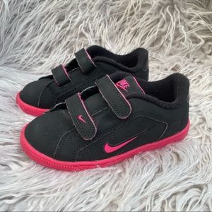 Nike girls court tradition velcro training sneakers, black and pink, Sz 10C